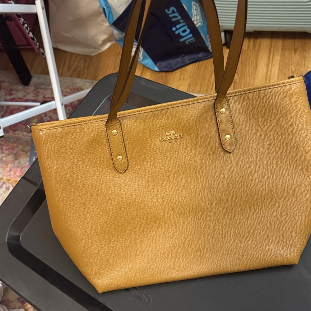 Coach light brown Leather Shoulder Bag